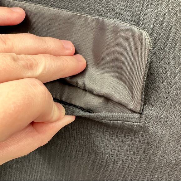 Joseph & Feiss Gray Finely Striped Two Button Long Sleeve Blazer Size 20 - Picture 4 of 10